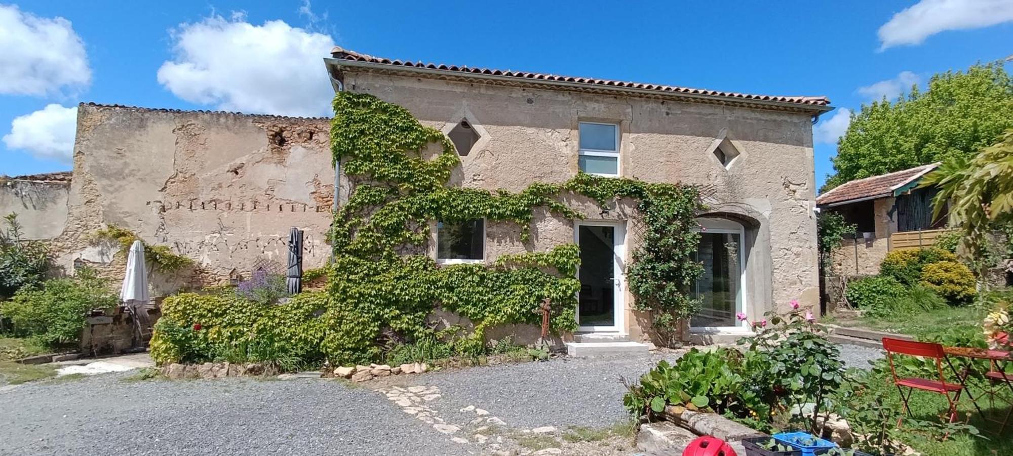 Maison Irondas Saint-Pierre-d'Aurillac ภายนอก รูปภาพ