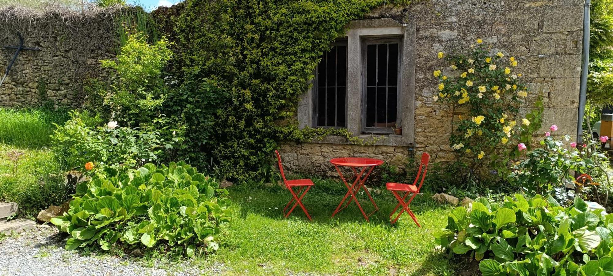 Maison Irondas Saint-Pierre-d'Aurillac ภายนอก รูปภาพ