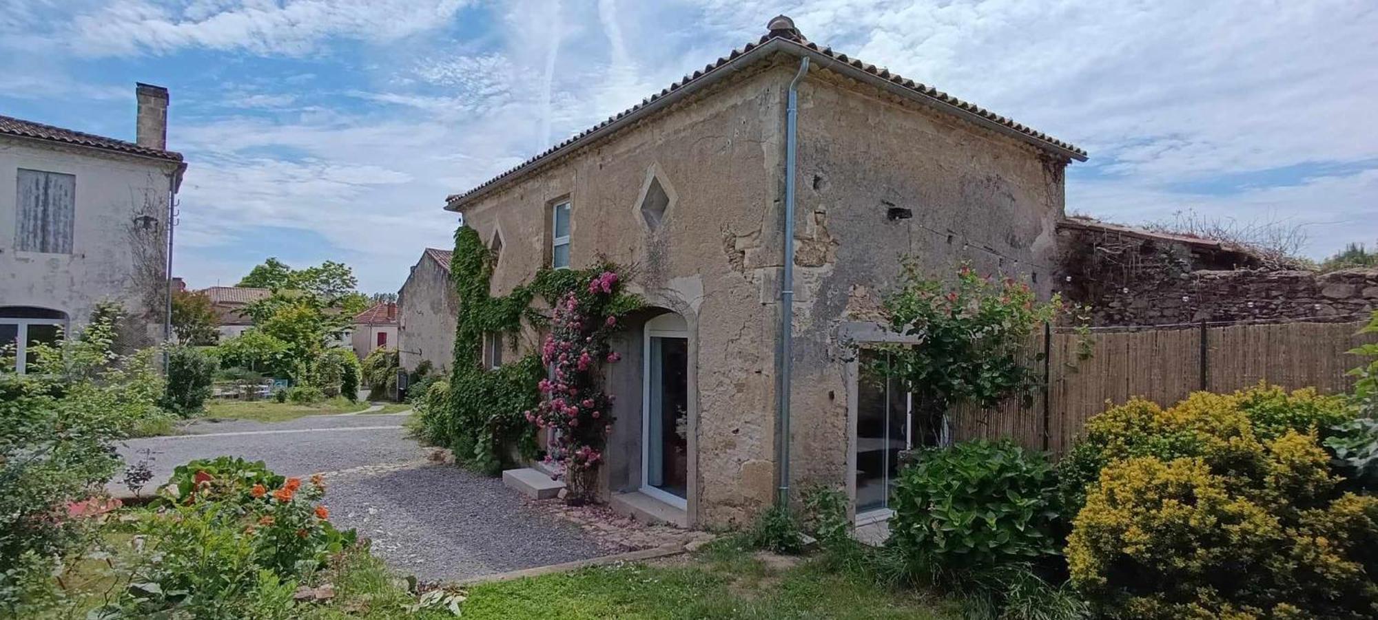 Maison Irondas Saint-Pierre-d'Aurillac ภายนอก รูปภาพ
