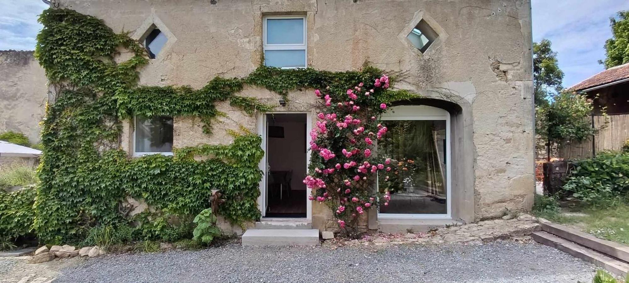 Maison Irondas Saint-Pierre-d'Aurillac ภายนอก รูปภาพ