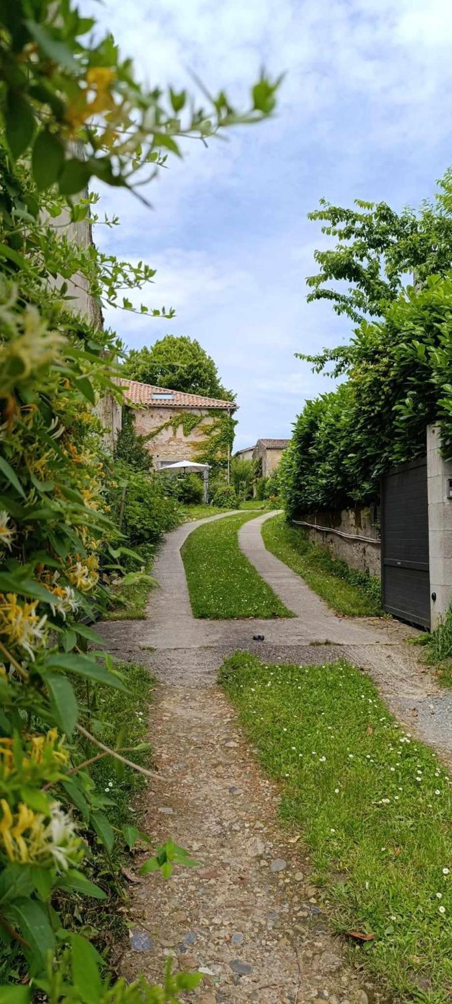 Maison Irondas Saint-Pierre-d'Aurillac ภายนอก รูปภาพ