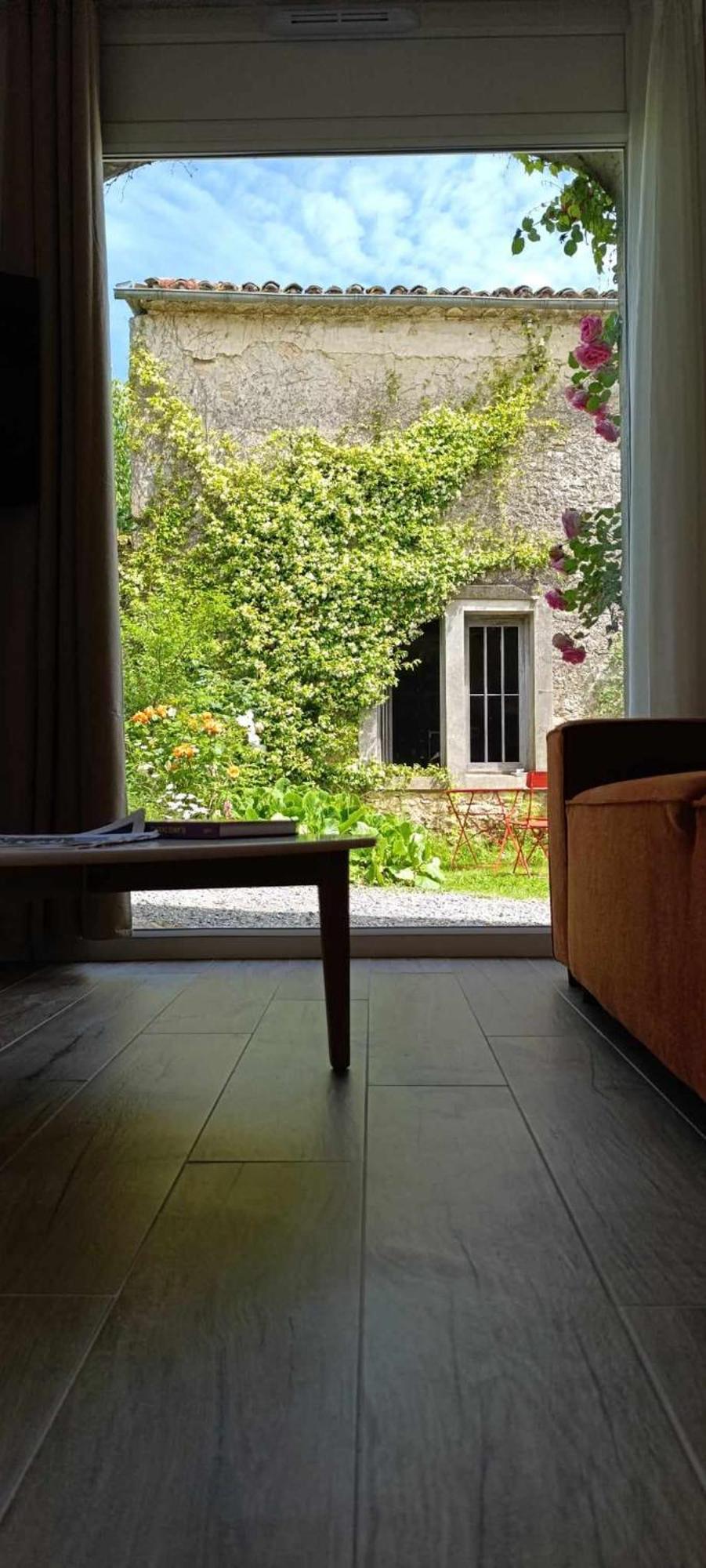 Maison Irondas Saint-Pierre-d'Aurillac ภายนอก รูปภาพ