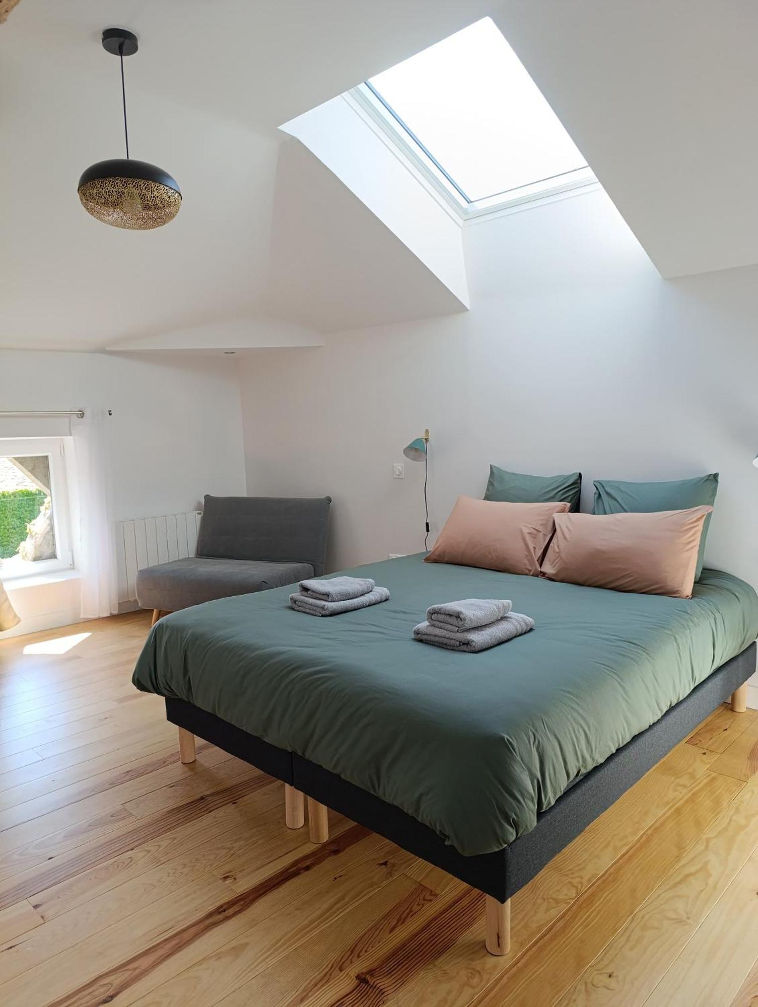 Maison Irondas Saint-Pierre-d'Aurillac ภายนอก รูปภาพ