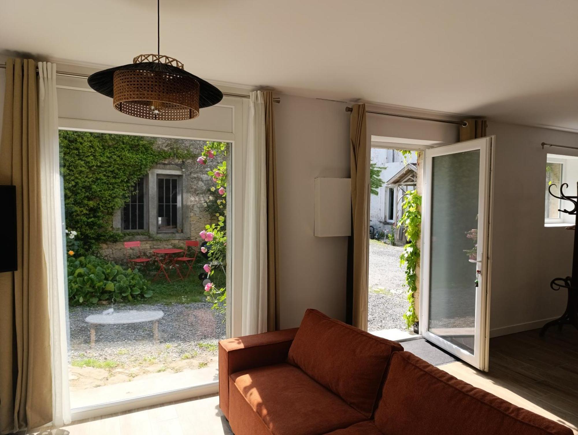 Maison Irondas Saint-Pierre-d'Aurillac ภายนอก รูปภาพ